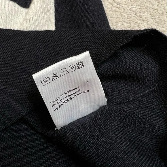 Akris Punto Lightweight Wool Sweater/Cardigan. Black White Striped. Size 4 - Picture 6 of 6